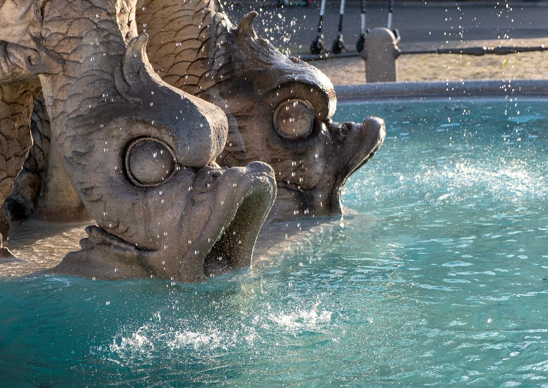 Fontana del Tritone