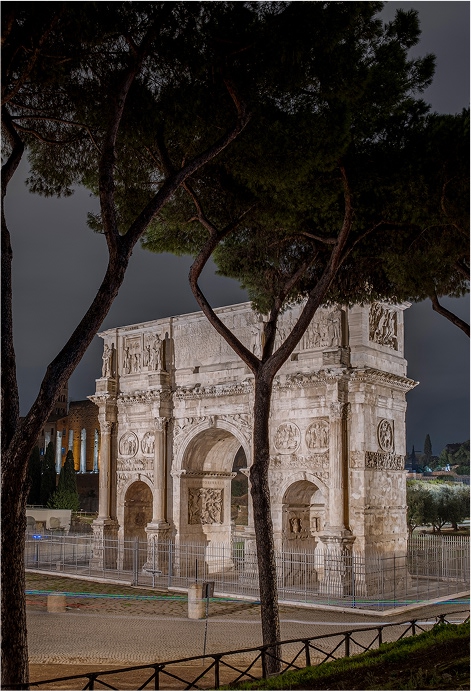 Arco di Costantino  illuminato di sera