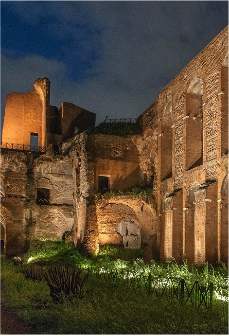 Palatino  illuminata di sera