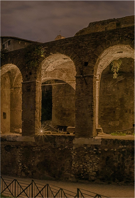 Foro romano e Fori Imperiali  illuminati di sera
