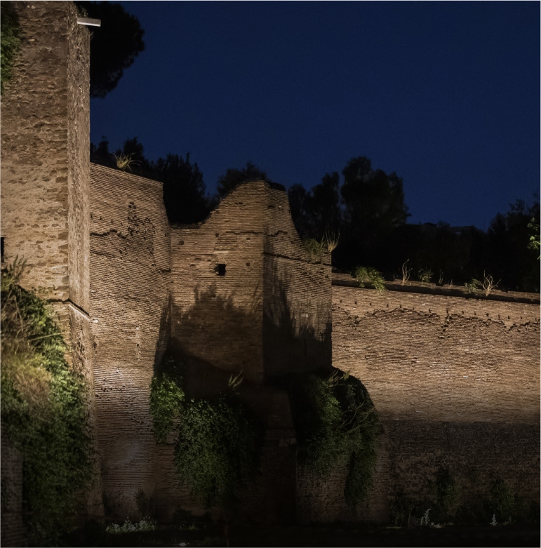 Le mura aureliane (Colombo/Numidia)  illuminate di sera