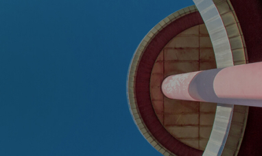 Vista dal basso della torre piezometrica dell'Eur 