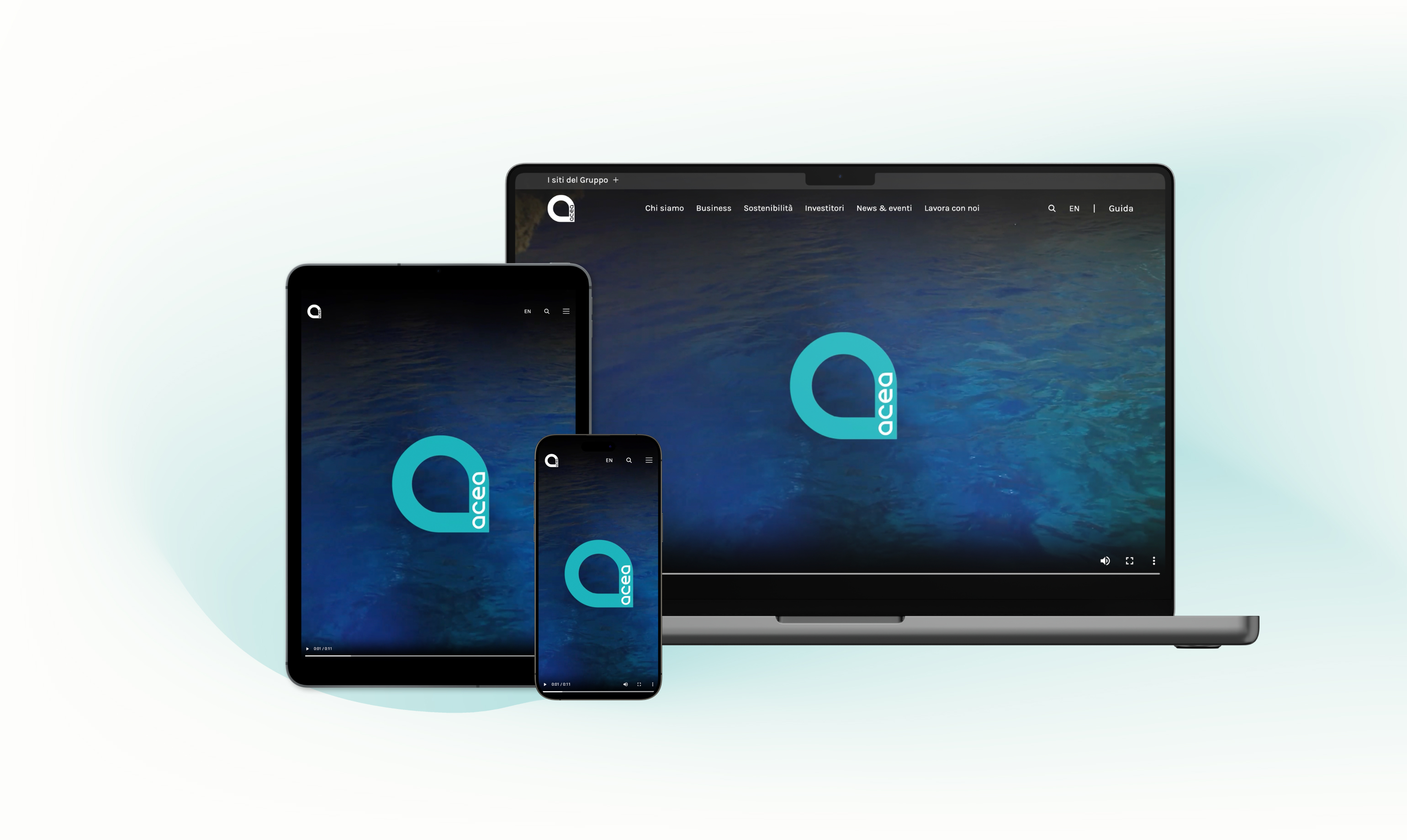 Un laptop, uno smartphone e un tablet mostrano la homepage del Sito Acea