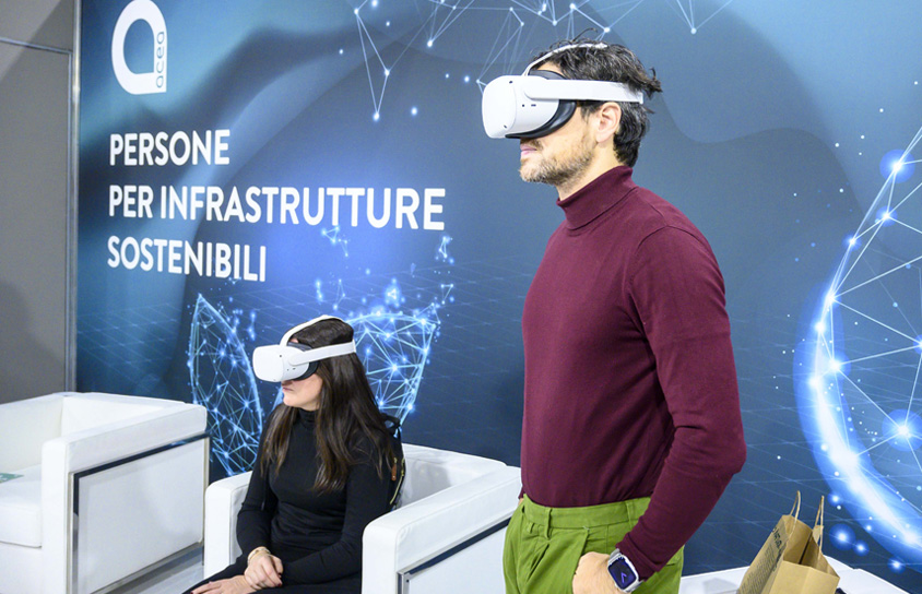 Un ragazzo indossa un visore VR