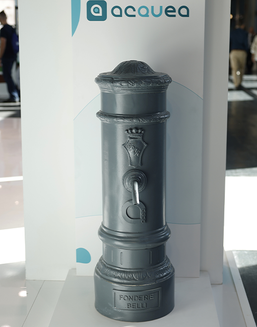 "Nasone", tipica fontanella romana, esposto presso lo stand Acea a Ecomondo 2025 