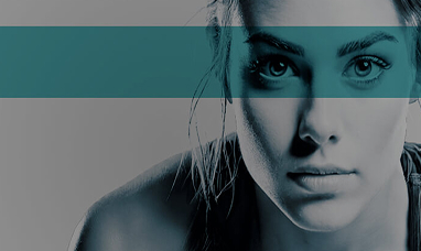 Volto di una ragazza con abbigliamento sportivo