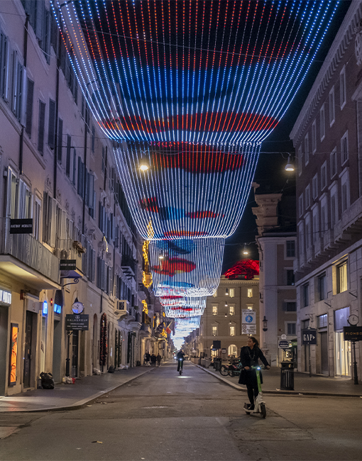 Il tappeto luminoso, parte delle luminarie di Acea per il Natale 2025, illumina Roma