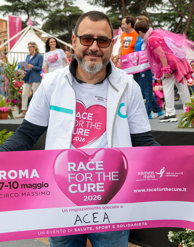 One of the participants of the event "Race for the Cure" wearing a tshirt with the logo of the event and a jacket featuring the Acea logo.Rome, 10 May 2026