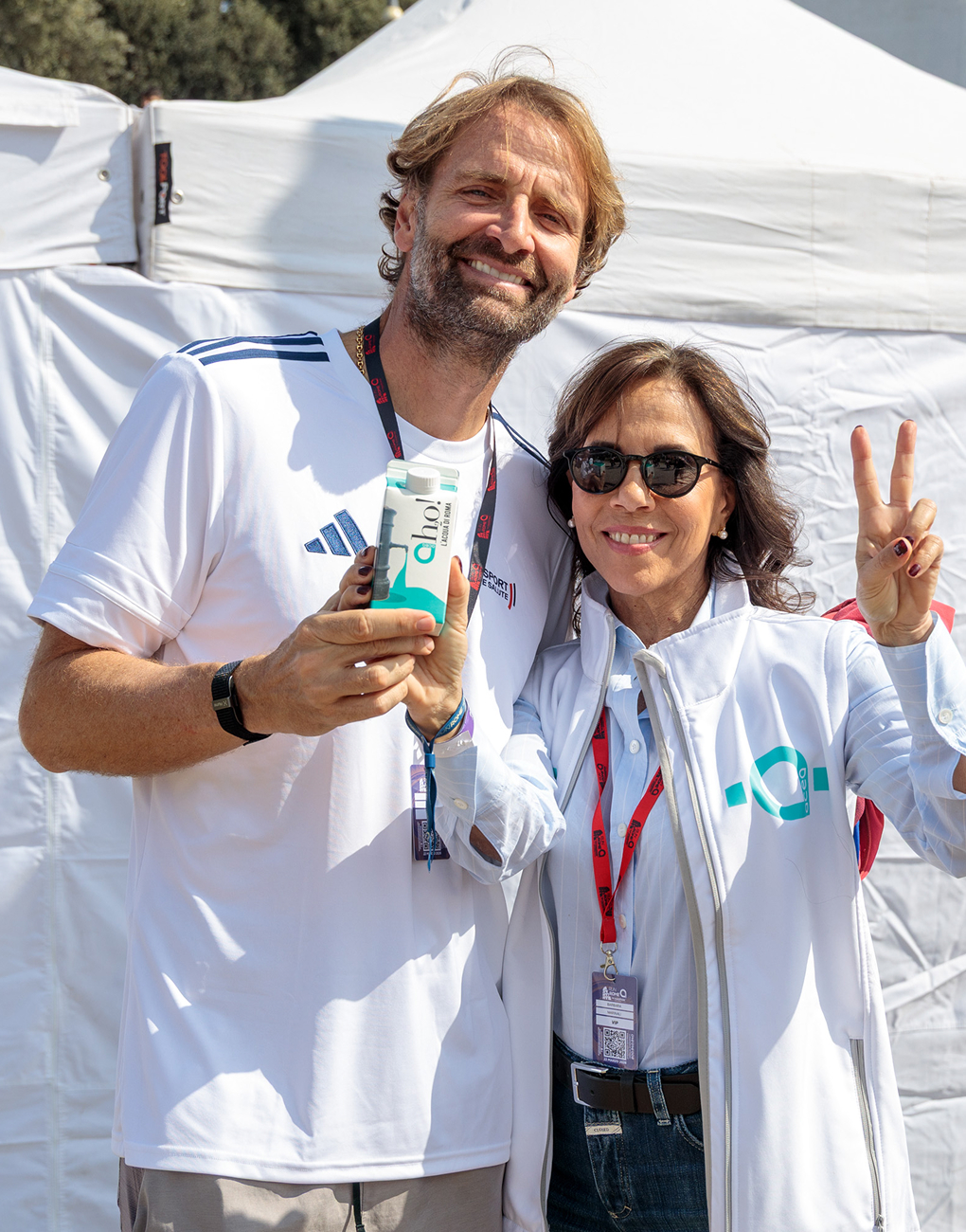 Barbara Marinali, president of Acea, poses smiling with Massimiliano Rosolino and a bottle of Ah2o water!