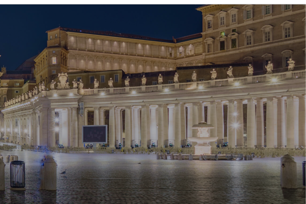 Statue del Bernini illuminate
