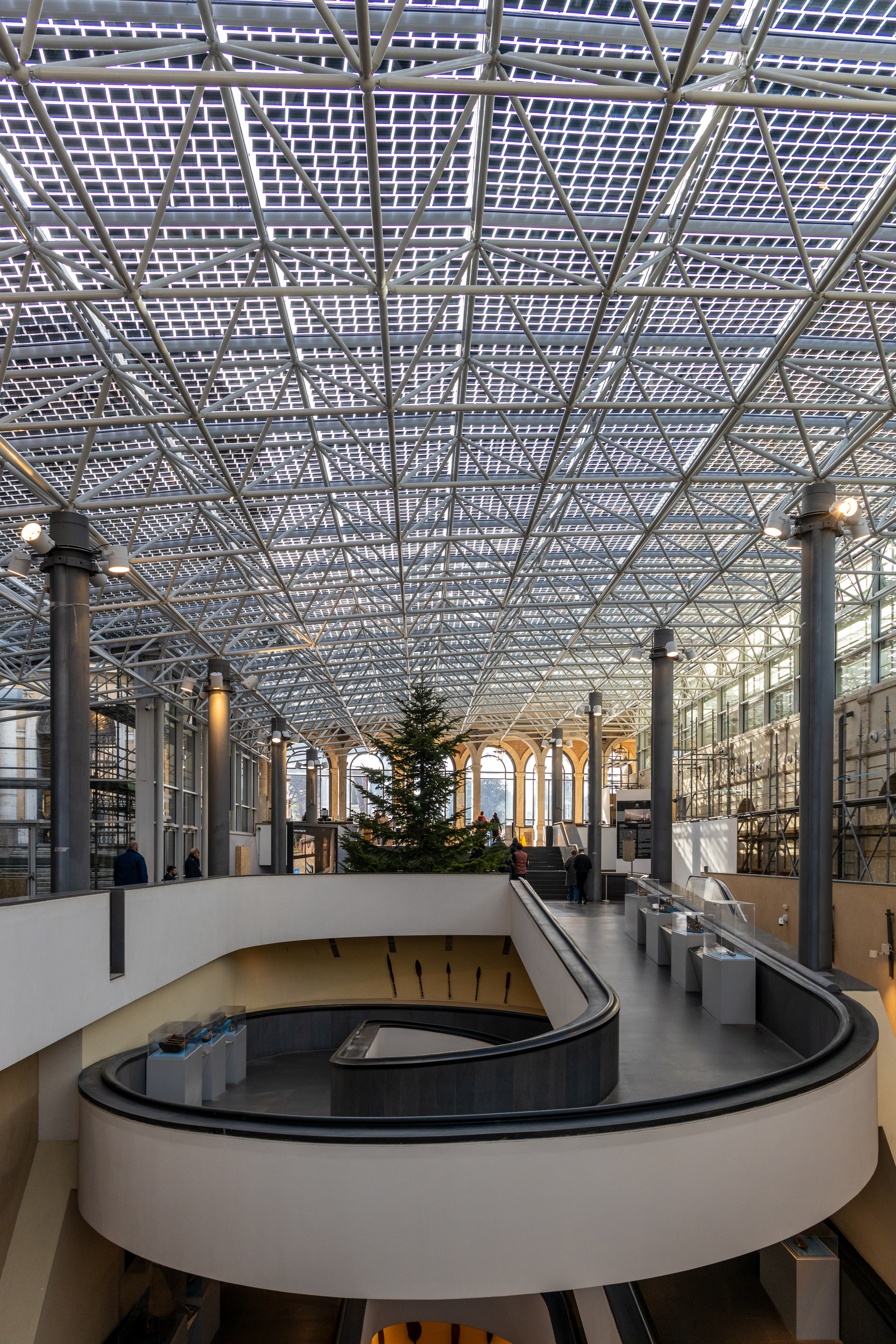 The entrance to the Vatican Museums is home to the new photovoltaic glass roof. A Christmas tree can be seen in the background