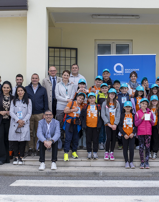 Gruppo di bambini in visita al depuratore Colle delle Mele di Fiuggi