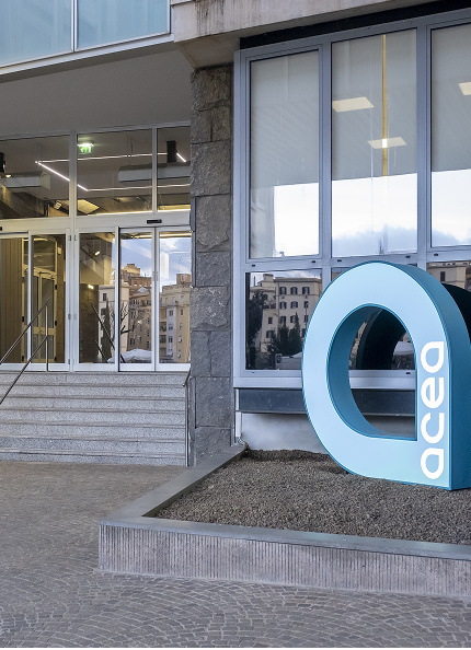 Ingresso Dell'edificio della sede principale Acea, con una scalinata