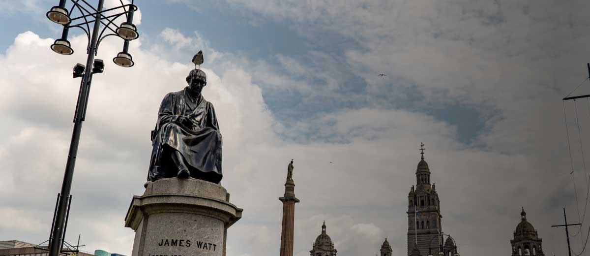 Statua di James Watt situata in Scozia