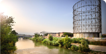 Sotenibilità nella capitale. Immagine con il gazometro